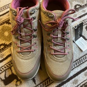Bionic Size 11 Women’s Hiking shoe